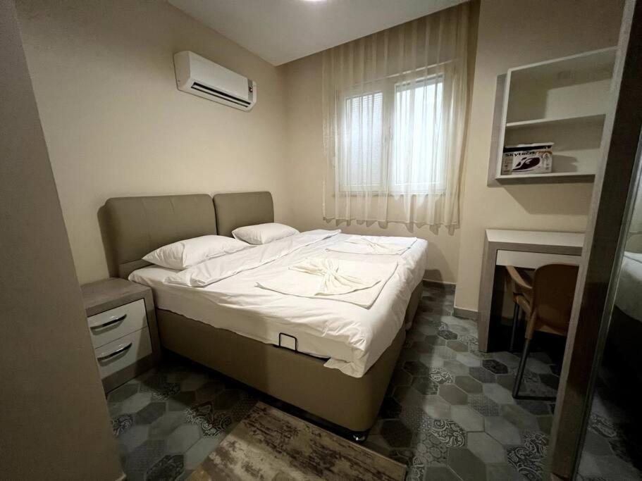 Basement Floor, Erasta Mall Karsisi, Merkezi '20' Daire *